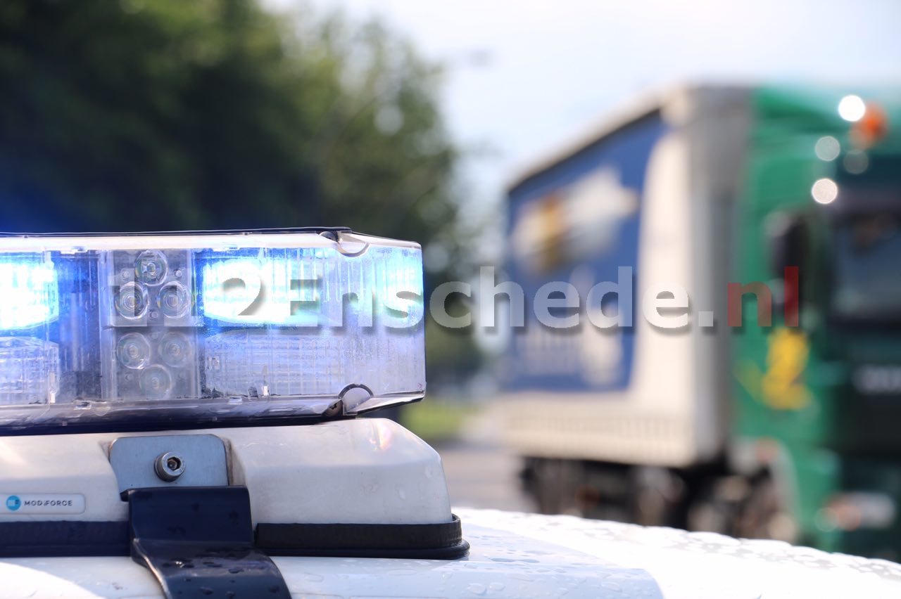 25-jarige man uit Enschede en 17-jarige man uit Hengelo aangehouden voor verboden wapenbezit
