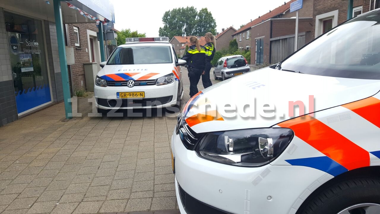 Politie zet straat af in Enschede  voor vermoedelijk verward persoon