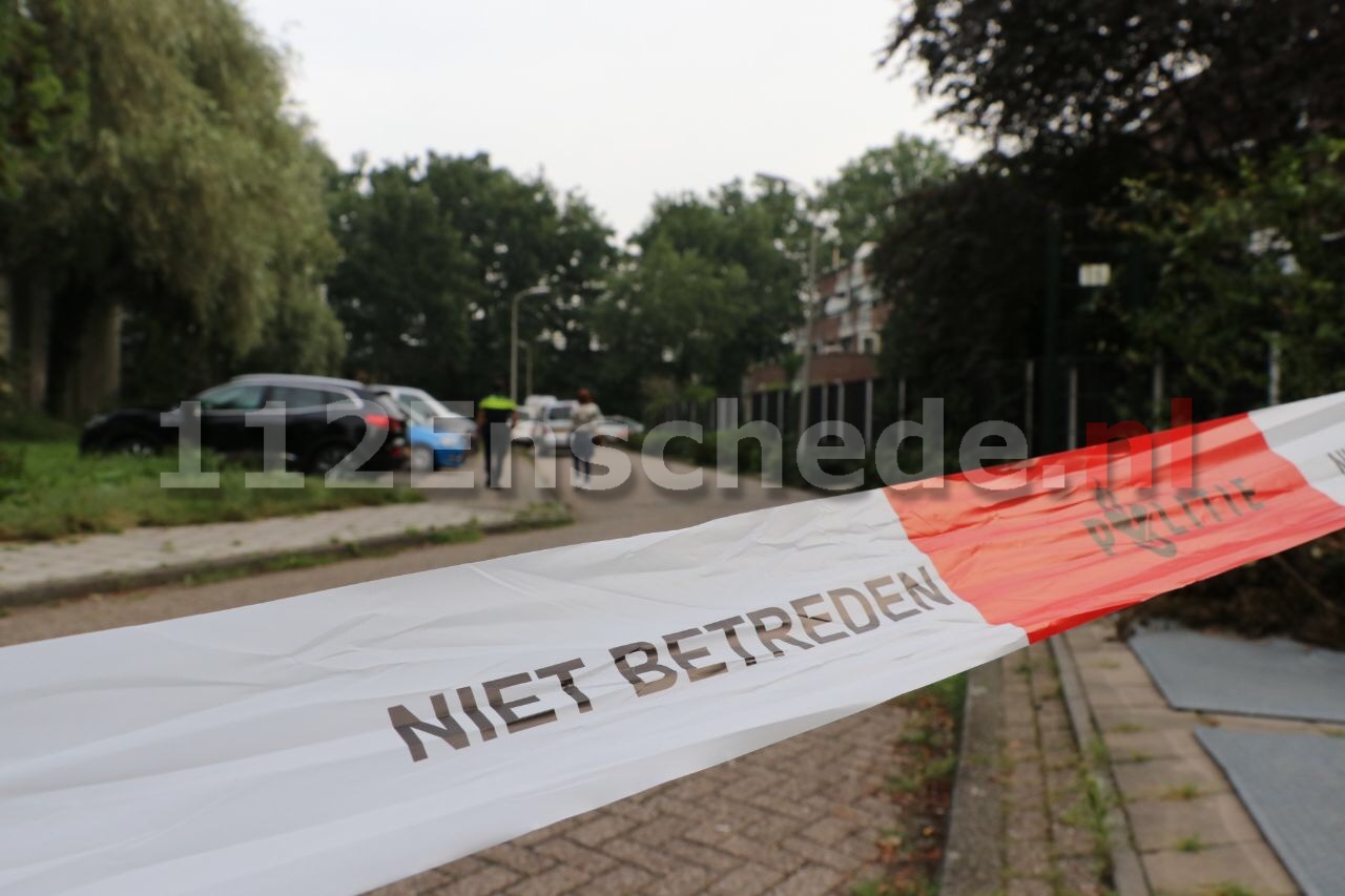 Politie zoekt getuigen na vondst dode man in woning Enschede