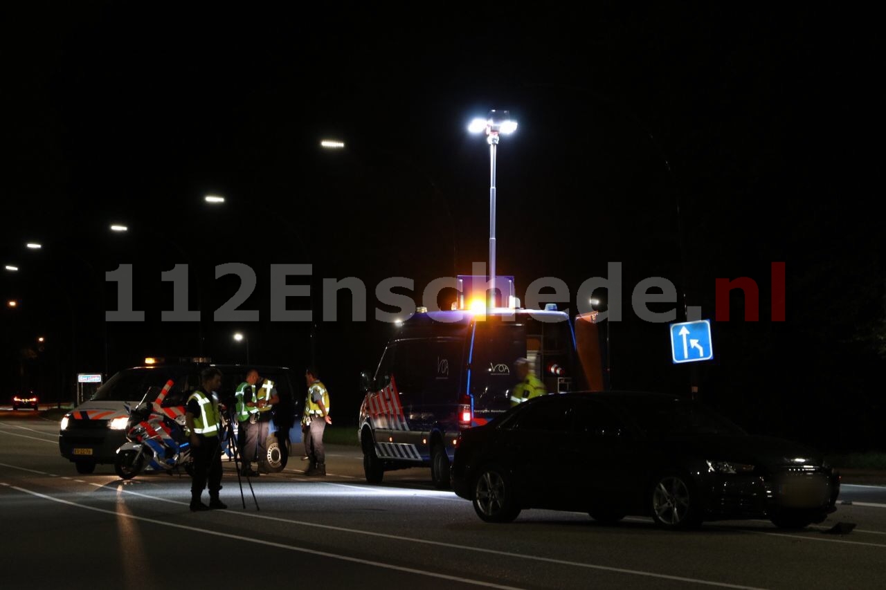 Video: VOA van Marrechausse onderzoekt aanrijding in Enschede