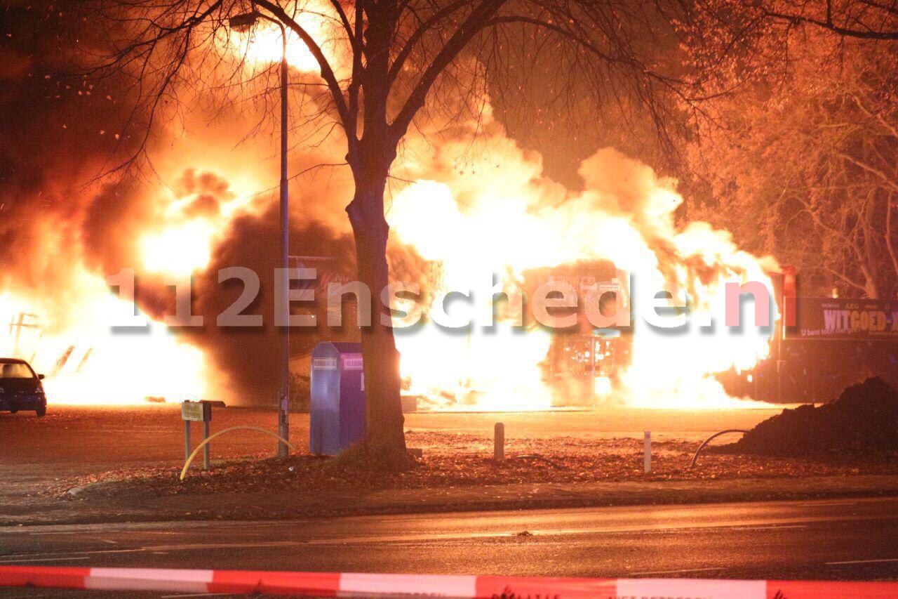 Politie vraagt omstanders om beelden in onderzoek naar zeer grote brand Enschede