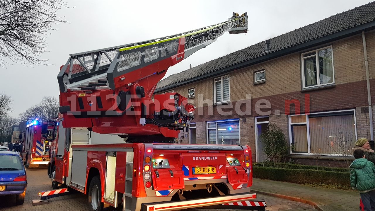 UPDATE: Brand op zolder woning Amstelstraat Enschede; Zolder uitgebrand