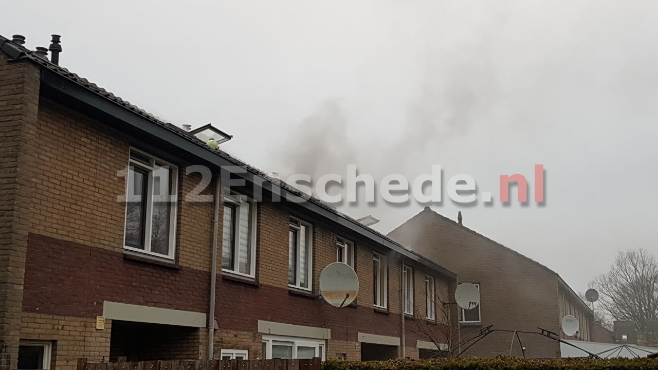 VIDEO 2: Brand op zolder woning Amstelstraat Enschede; Zolder uitgebrand