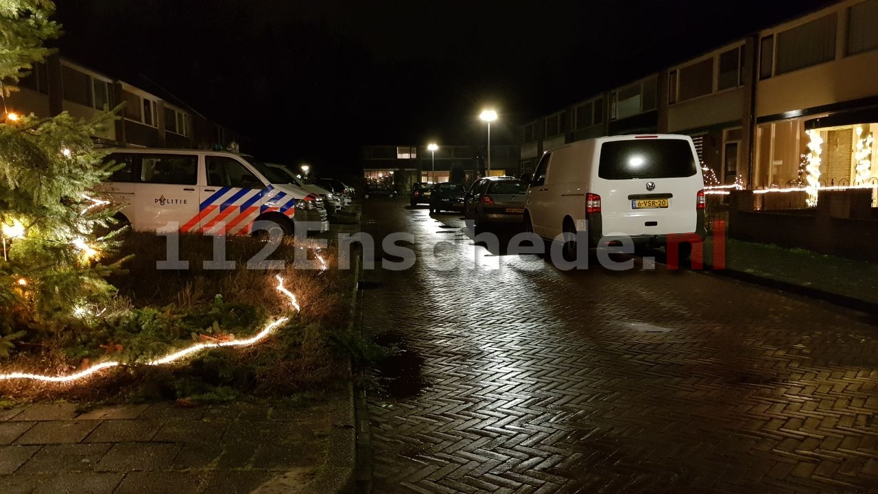 Politie doet onderzoek bij woning aan Stokkumbrink Enschede