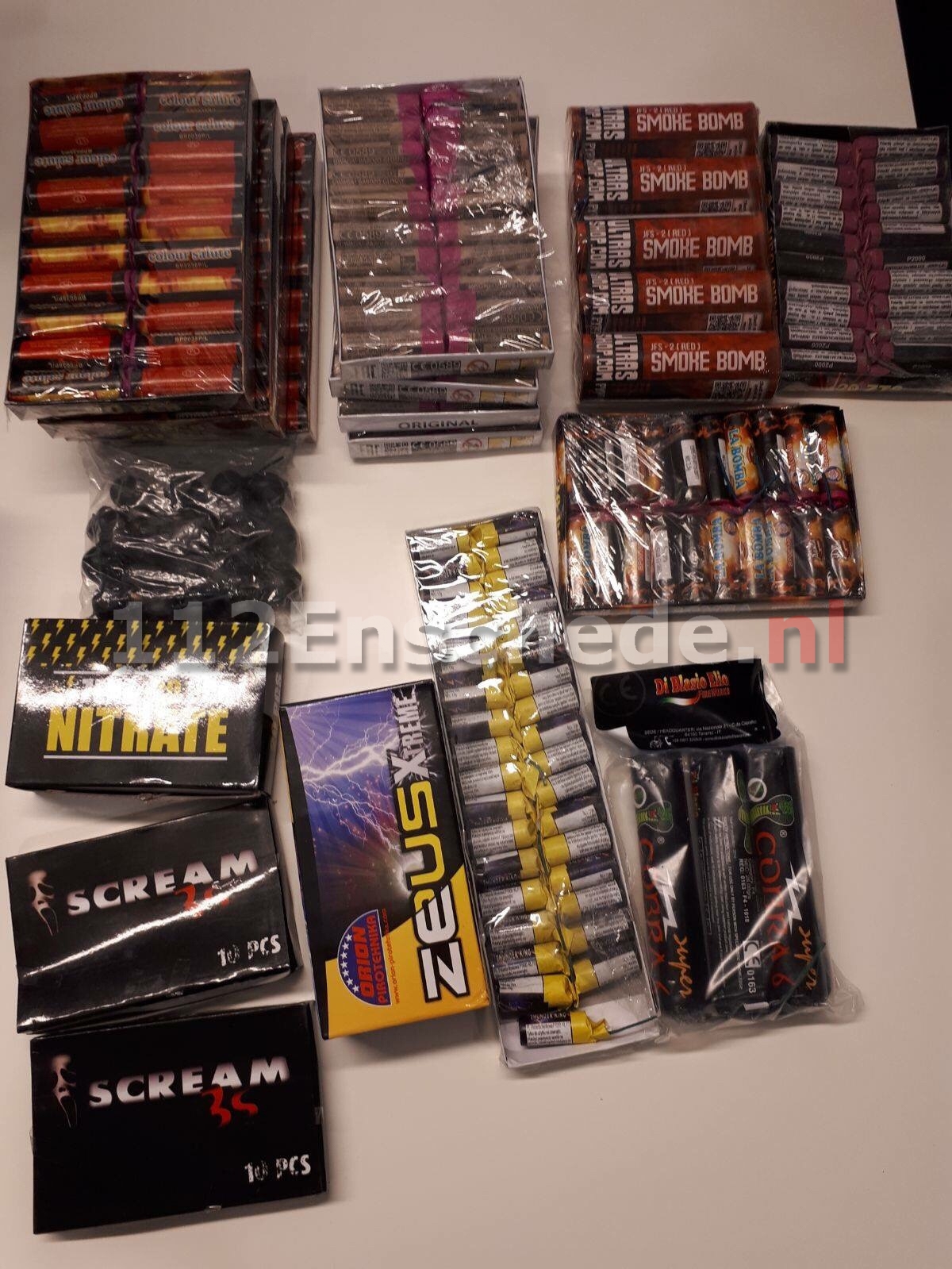 64 kilo zwaar illegaal vuurwerk aangetroffen in Enschede, 12 adressen bezocht