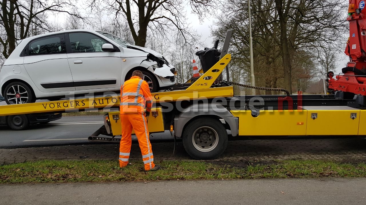 Auto rijdt tegen vrachtwagen op N18 bij Usselo