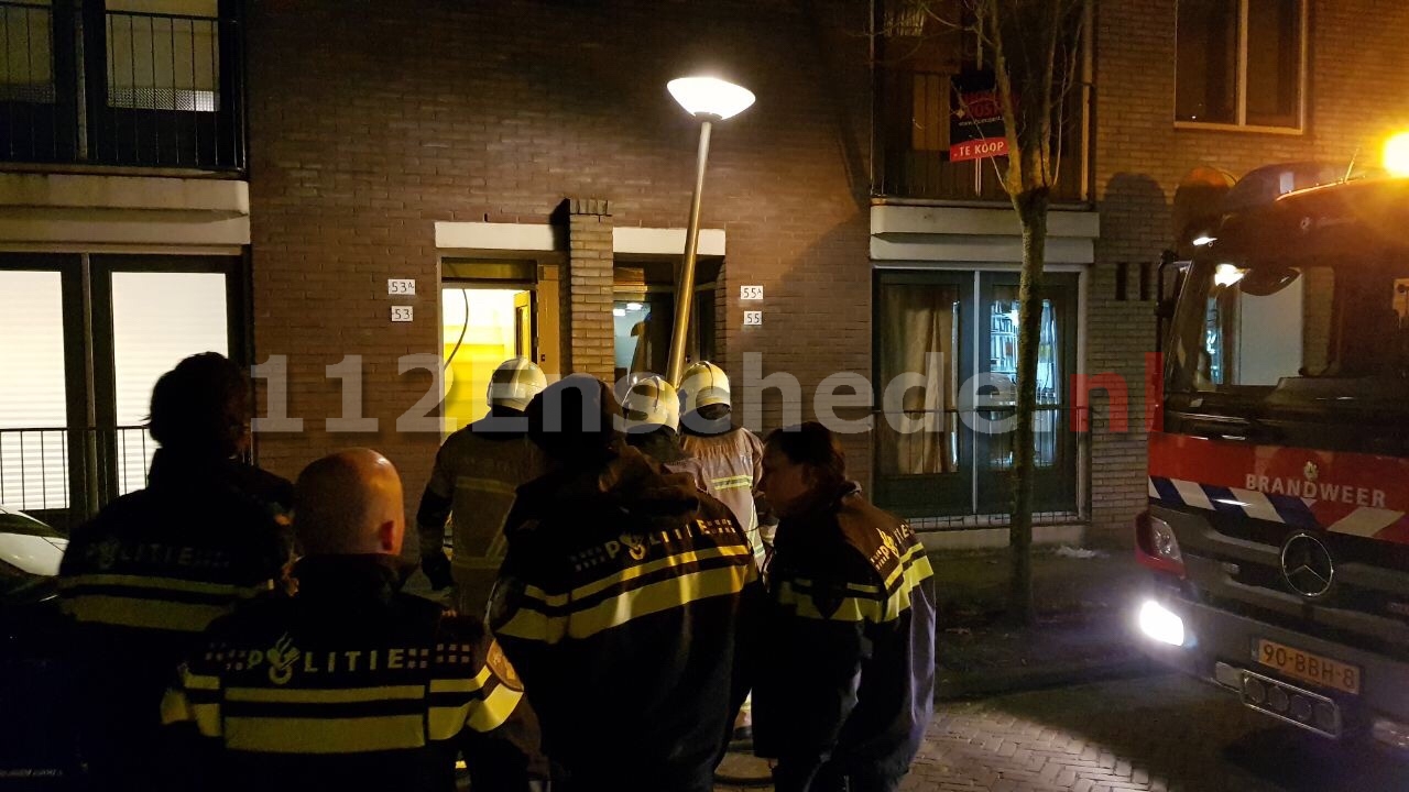 Brandweer forceert deur na brandmelding in Enschede