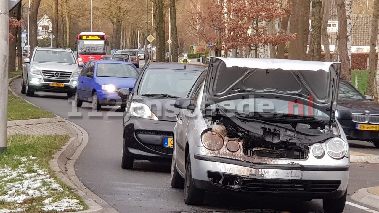 Flinke schade en lange file na aanrijding in Lonneker