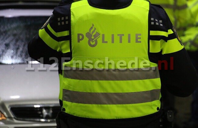 Auto gestolen in Enschede, politie verzoekt inzittenden niet te benaderen