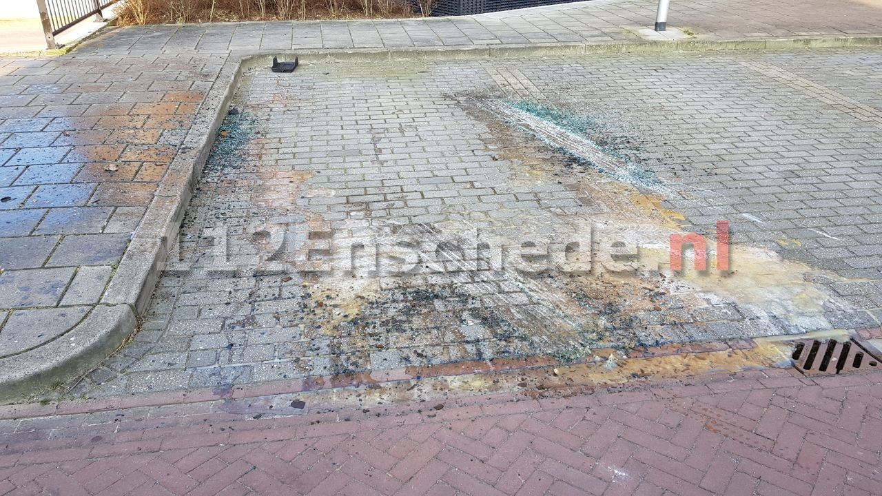 Foto: Politie zoekt getuigen van autobrand De Groene Boog Enschede