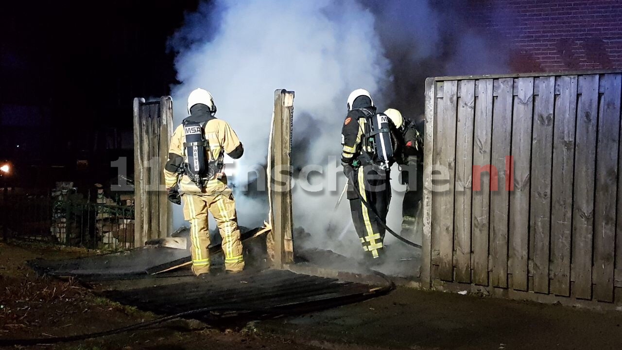 Schuur verwoest door brand in Enschede