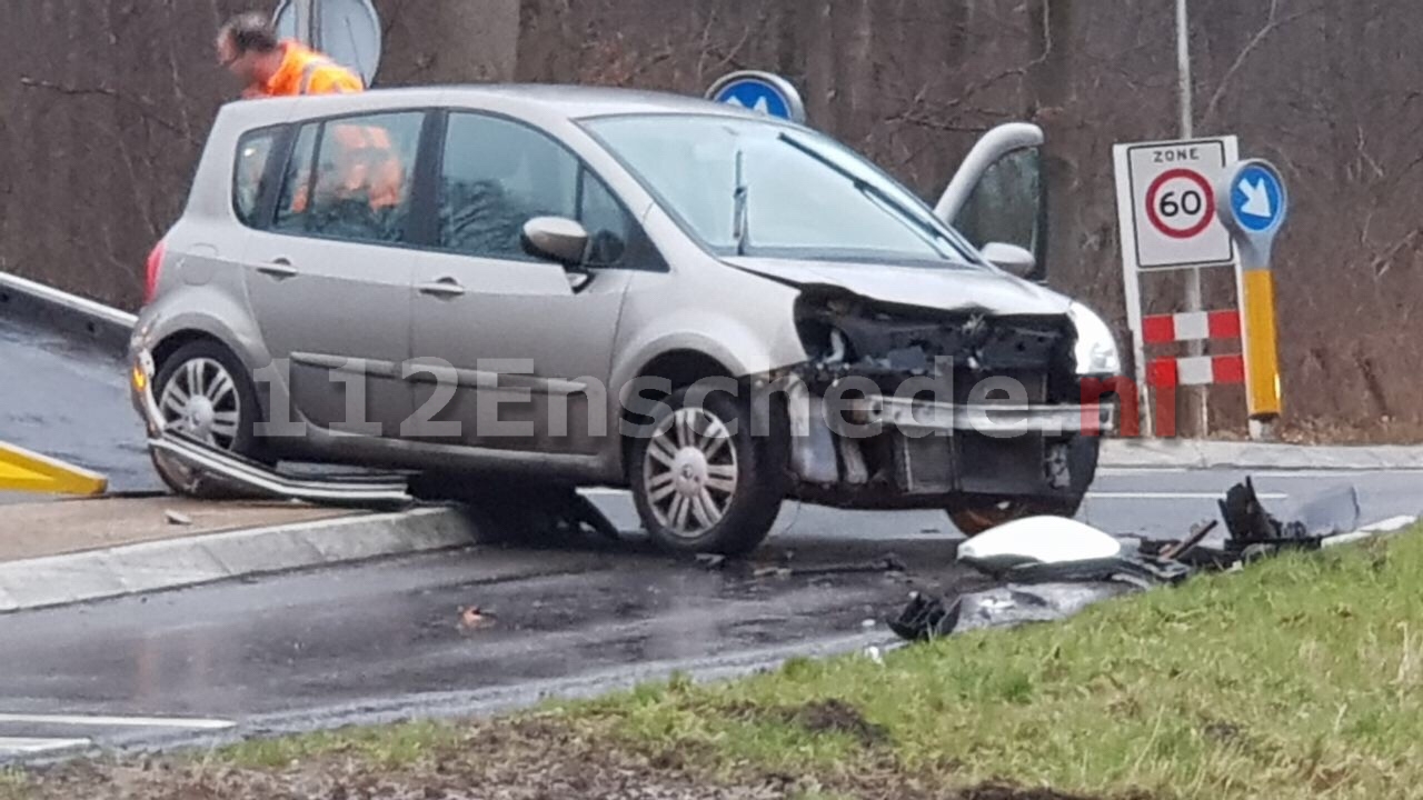 Grote schade na aanrijding Oostweg Enschede