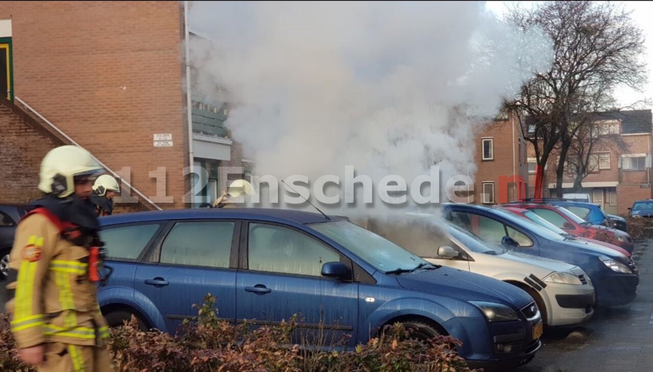 Auto verwoest door brand in Enschede