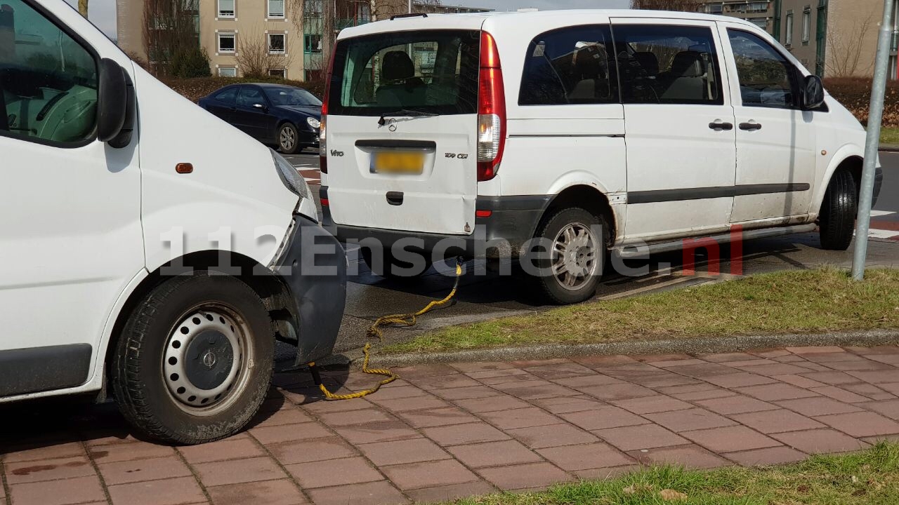 Automobiliste ziet sleepkabel over het hoofd in Enschede