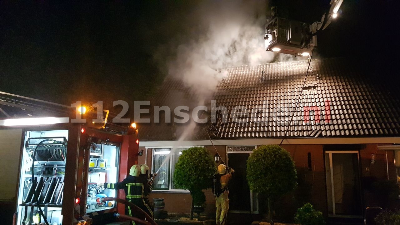 UPDATE: Forse woningbrand Markslaghoek Enschede door vermoedelijk blikseminslag