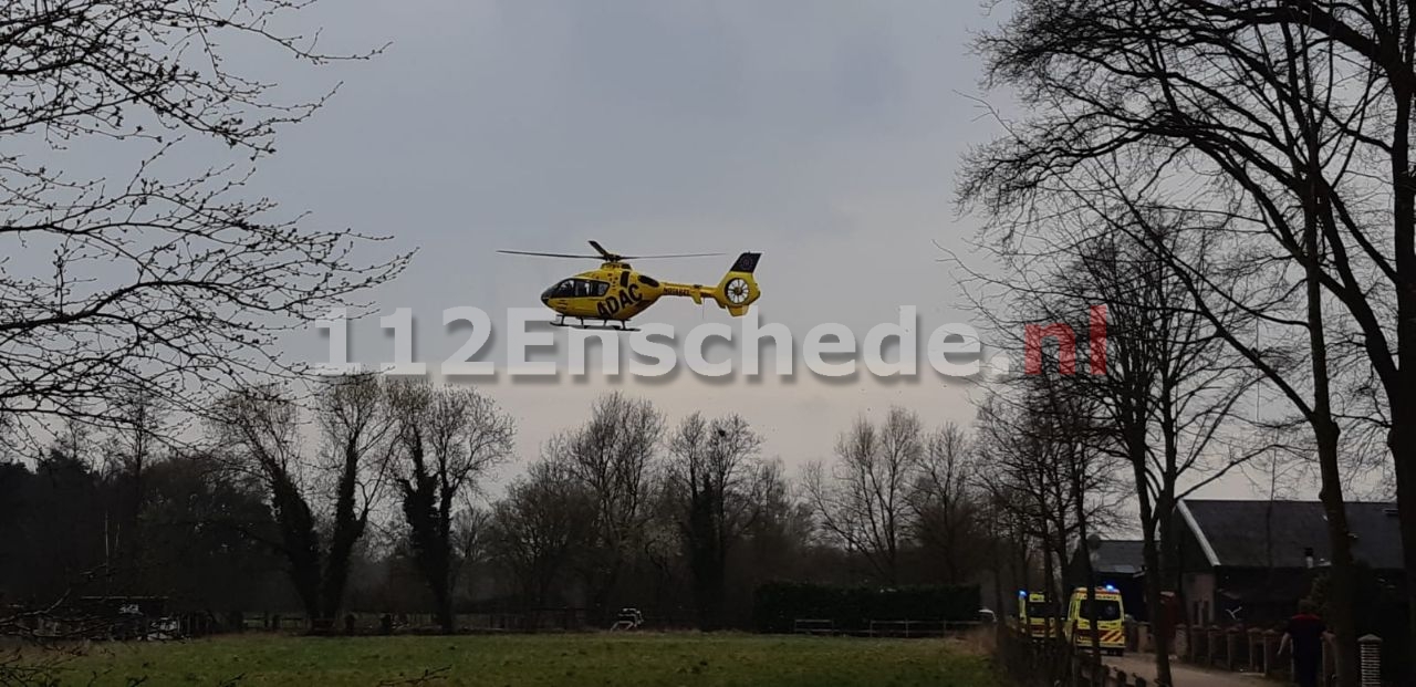 Persoon valt door dak in Enschede; traumahelikopter opgeroepen