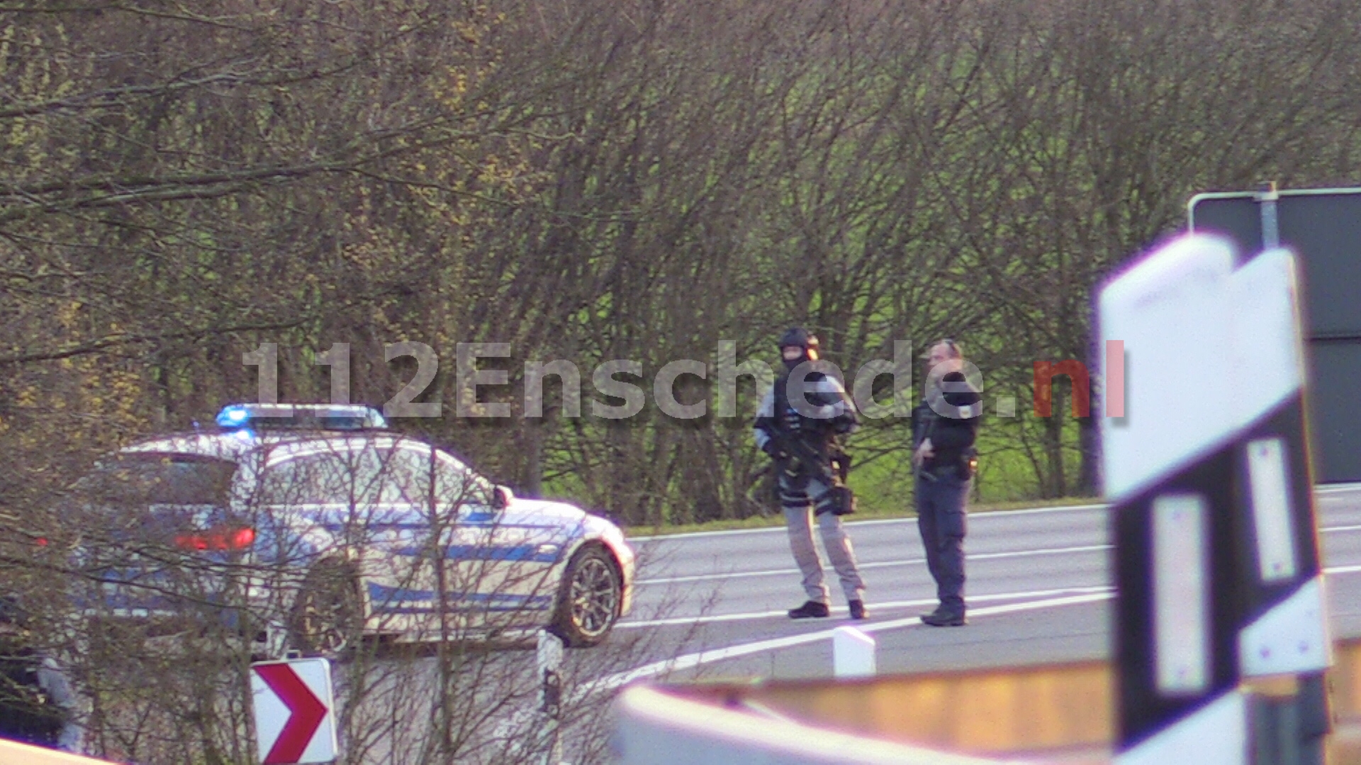 Arrestatieteam en politiehelikopters paraat op grens in Duitsland, verscherpte toezicht in Nederland gestopt