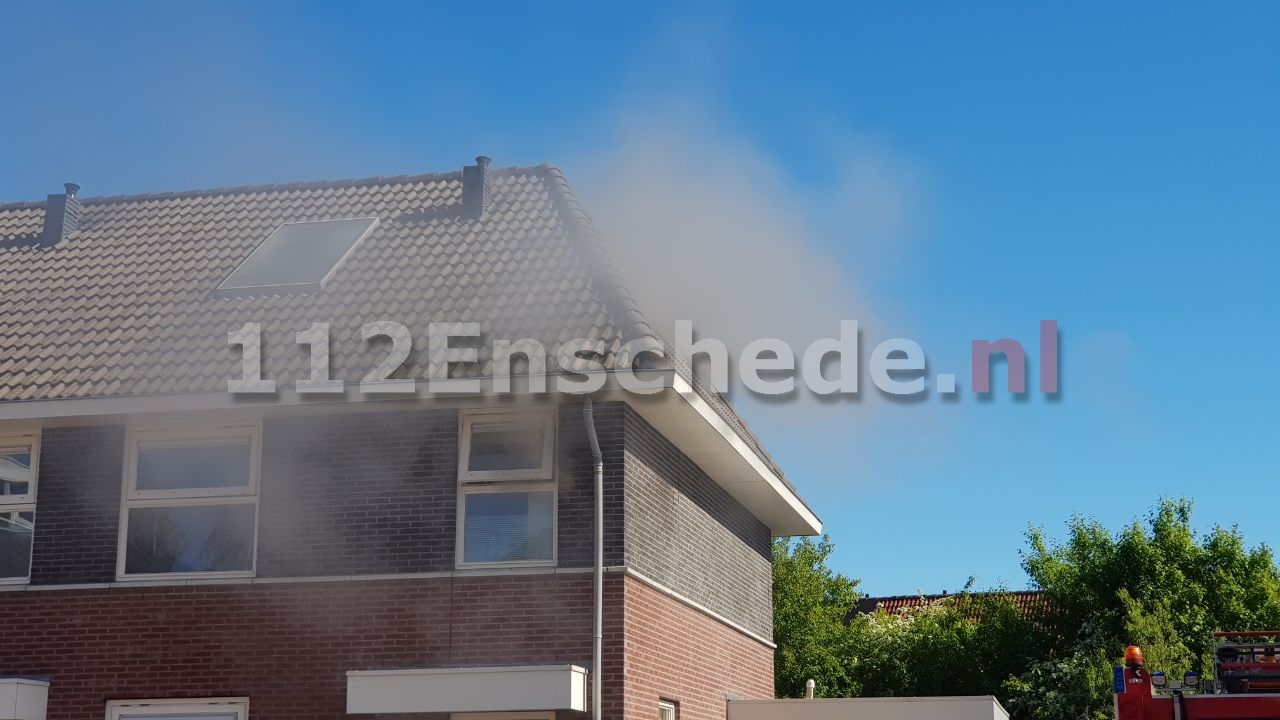 Forse rookontwikkeling en gewonde bij woningbrand in Enschede