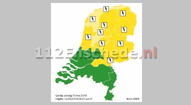 KNMI geeft code geel voor zondag; veel neerslag, onweer en windstoten verwacht