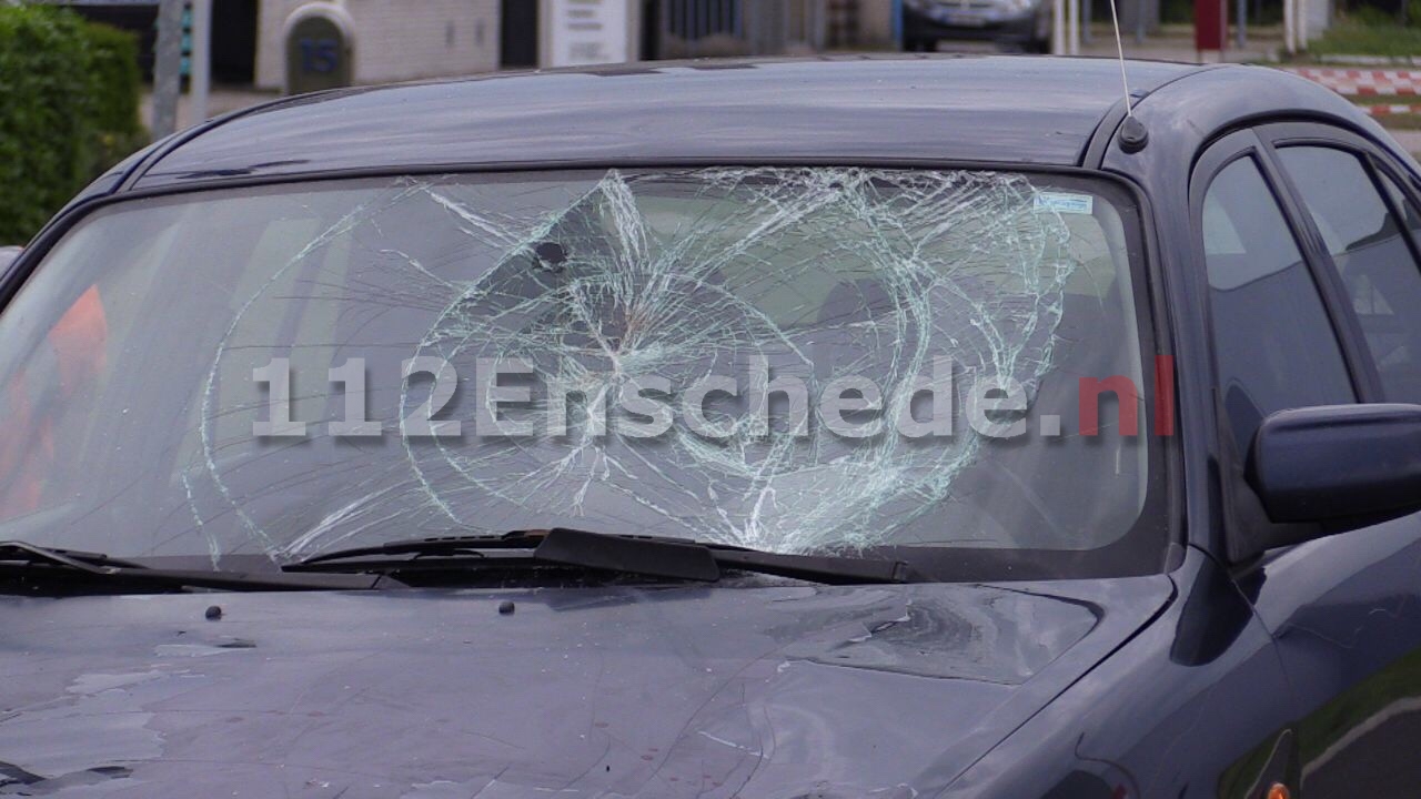 Wielrenner geschept door auto in Enschede