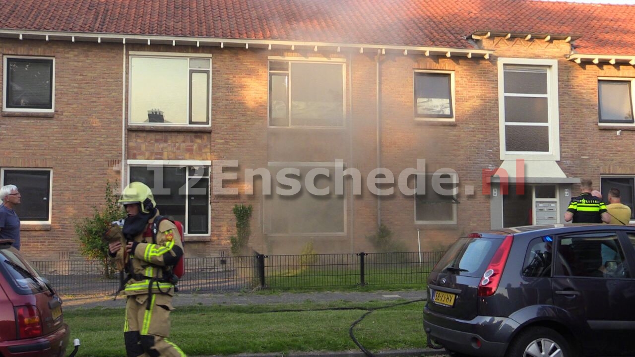 Rookontwikkeling bij woningbrand in Enschede