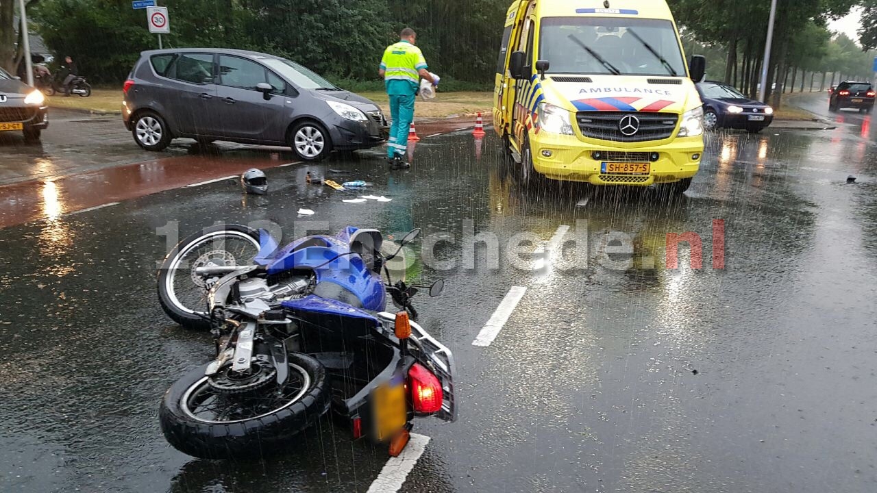 Motorrijder gewond bij aanrijding in Enschede