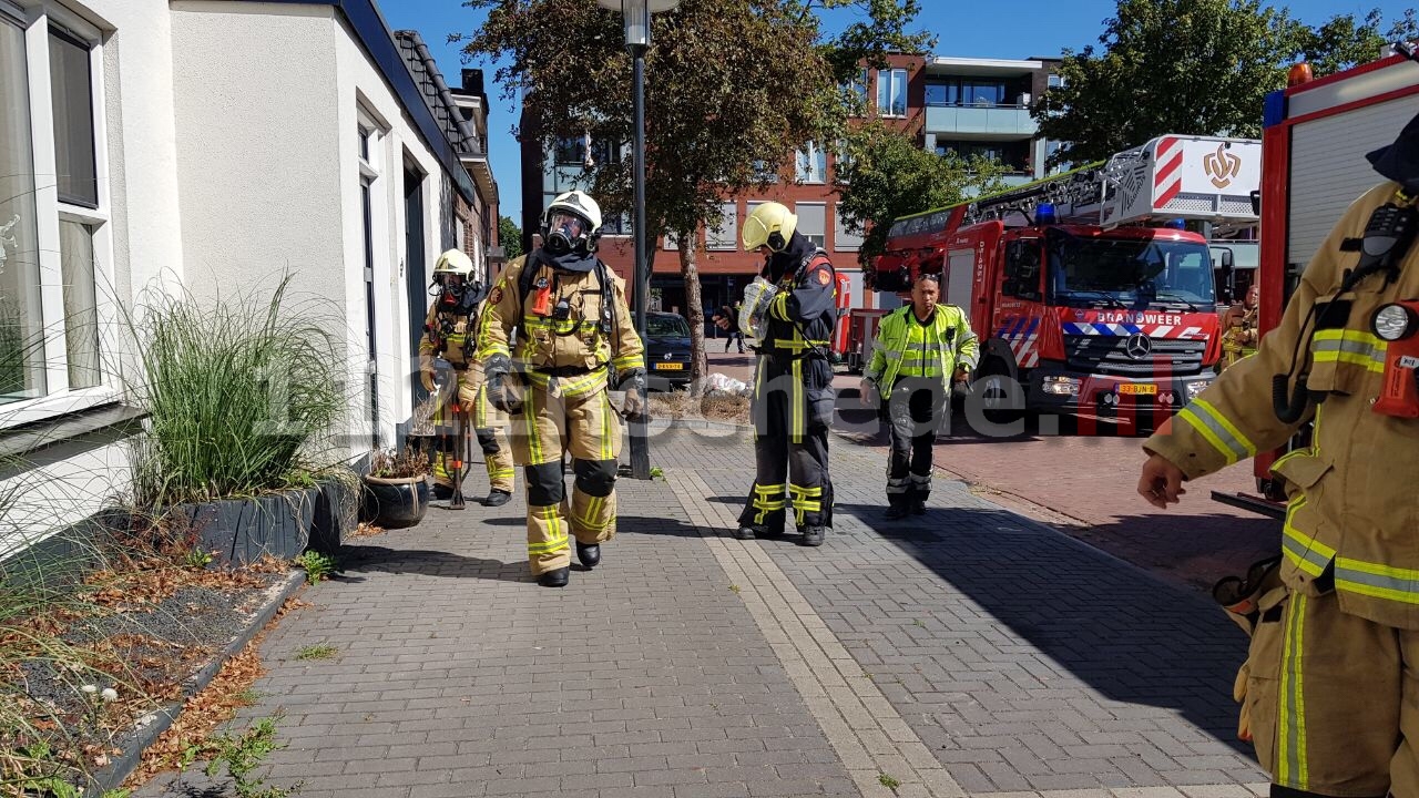 Openhaard brandt bij zomerse temperaturen in Enschede, brandweer rukt uit