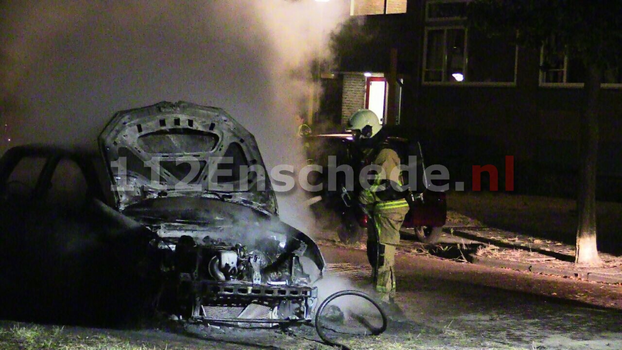 Opnieuw auto verwoest door brand in Enschede