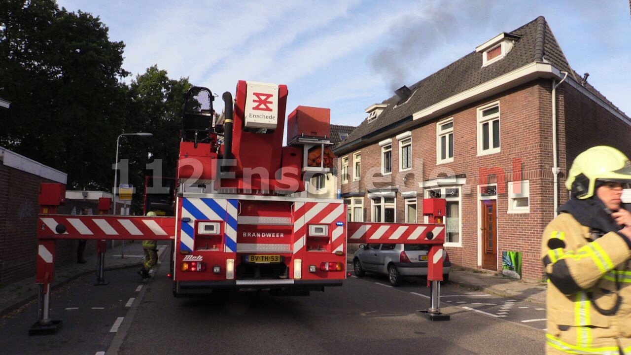 Brand op zolder van woning in Enschede