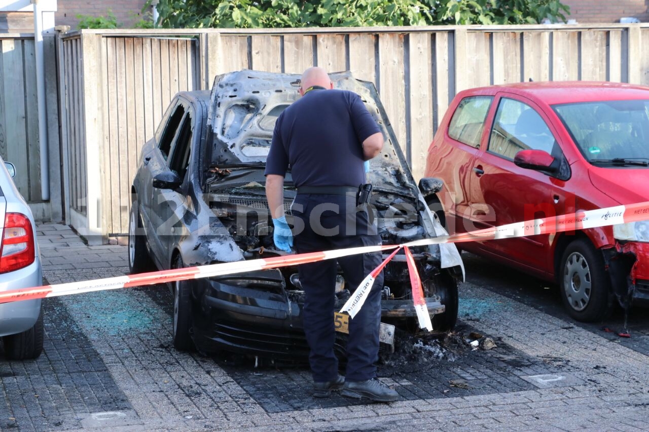 Forensisch onderzoek naar achtste autobrand in Enschede