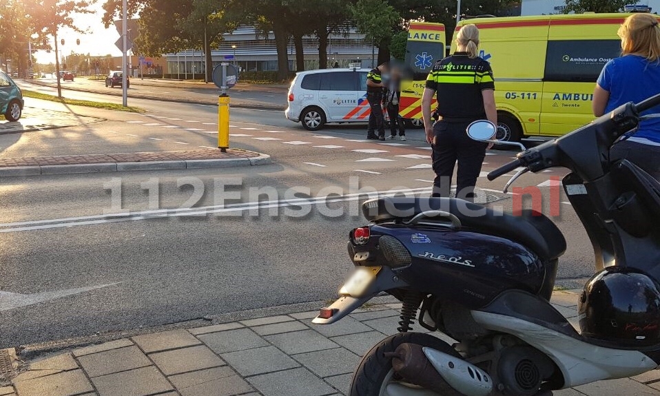 Scooterrijdster gewond in Enschede