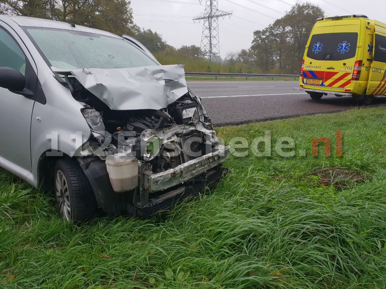 UPDATE (foto): Ongeval op A35 bij Enschede tussen auto en vrachtwagen