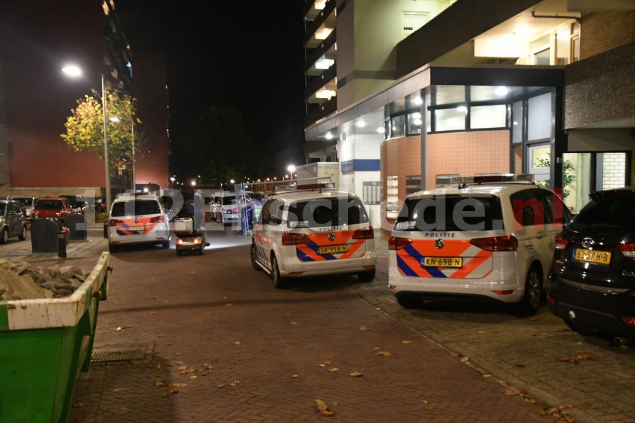 Politie rukt massaal uit voor vechtpartij in Enschede