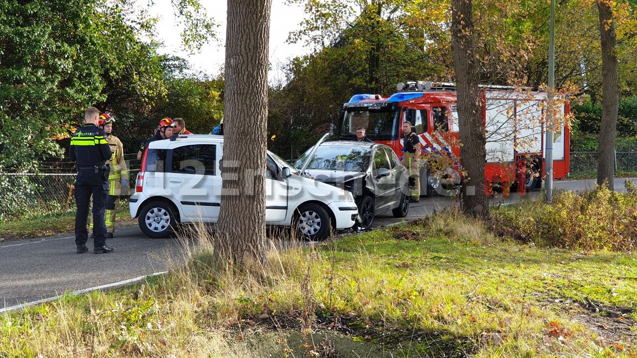 Frontale aanrijding tussen twee auto’s op Zuid Esmarkerrondweg Enschede