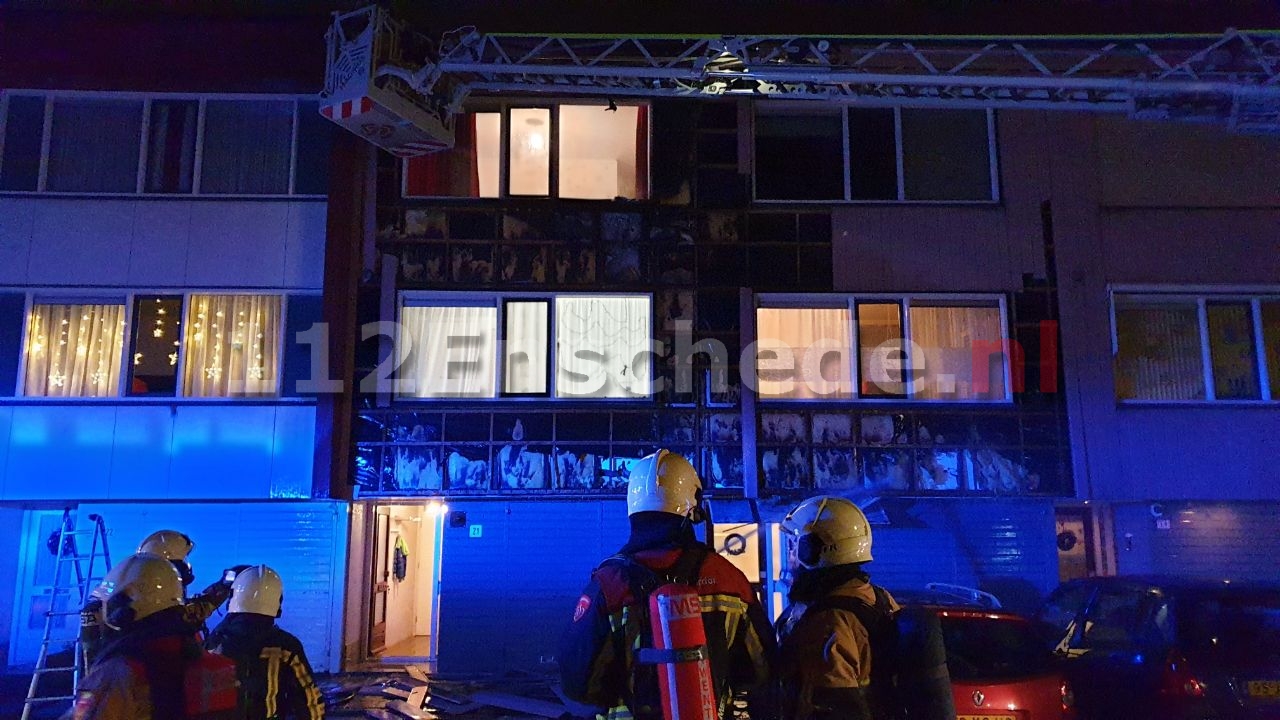 UPDATE (video): Forse woningbrand in Enschede; schade aan meerdere woningen