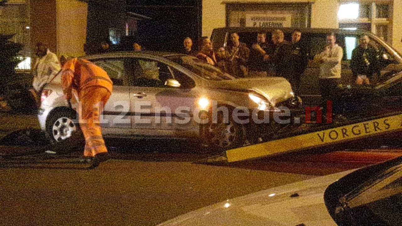 Geparkeerde auto’s geramd in Enschede