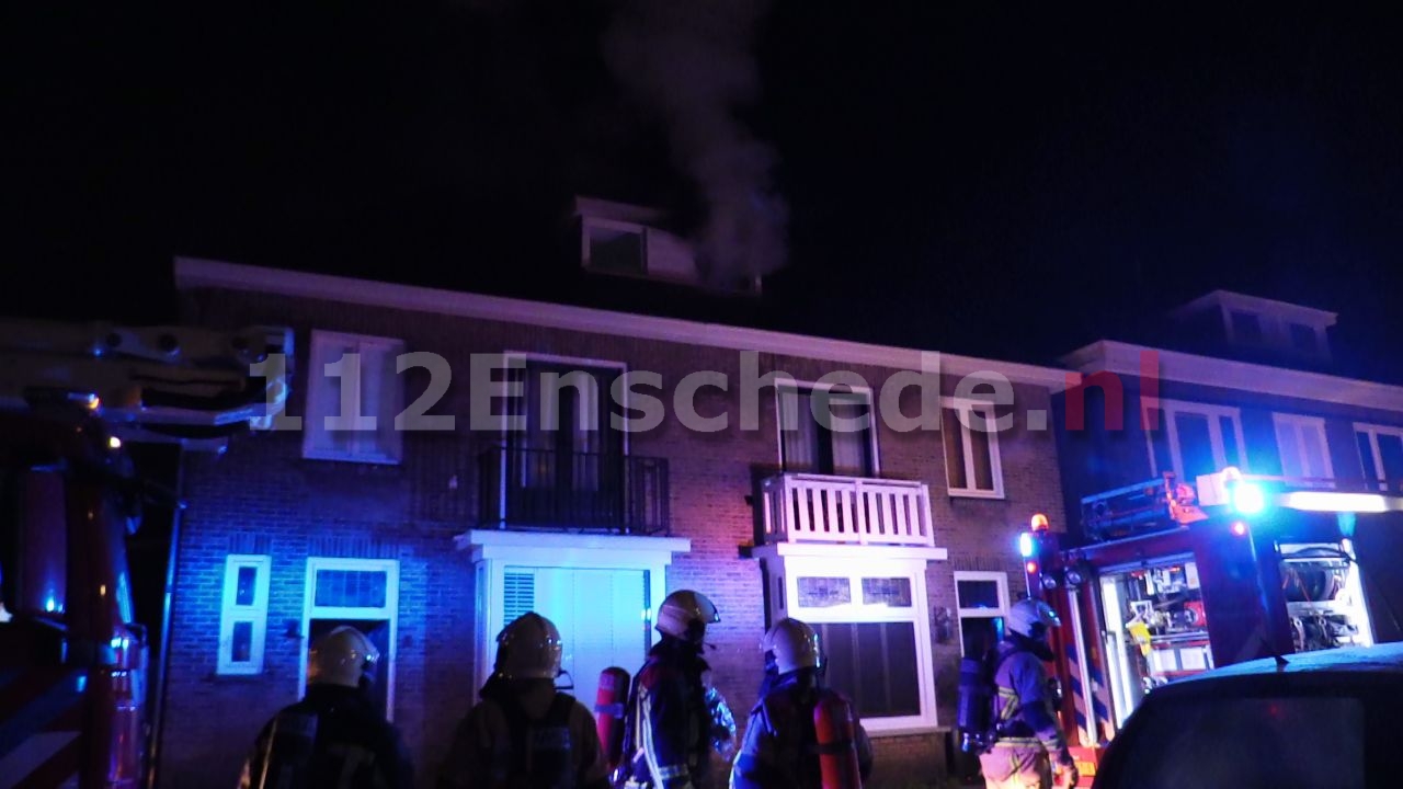 Video: Uitslaande brand in woning Enschede