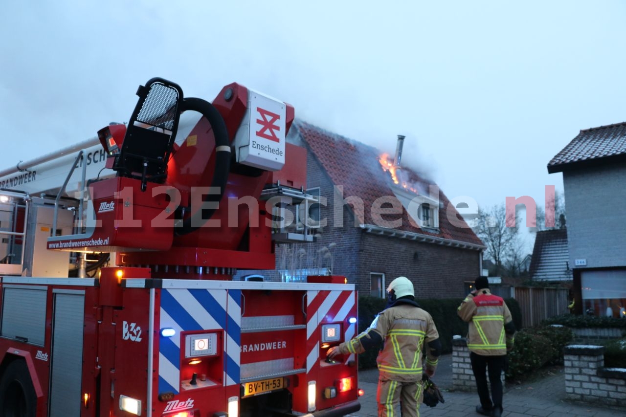 FOTO 2: Uitslaande woningbrand in Enschede