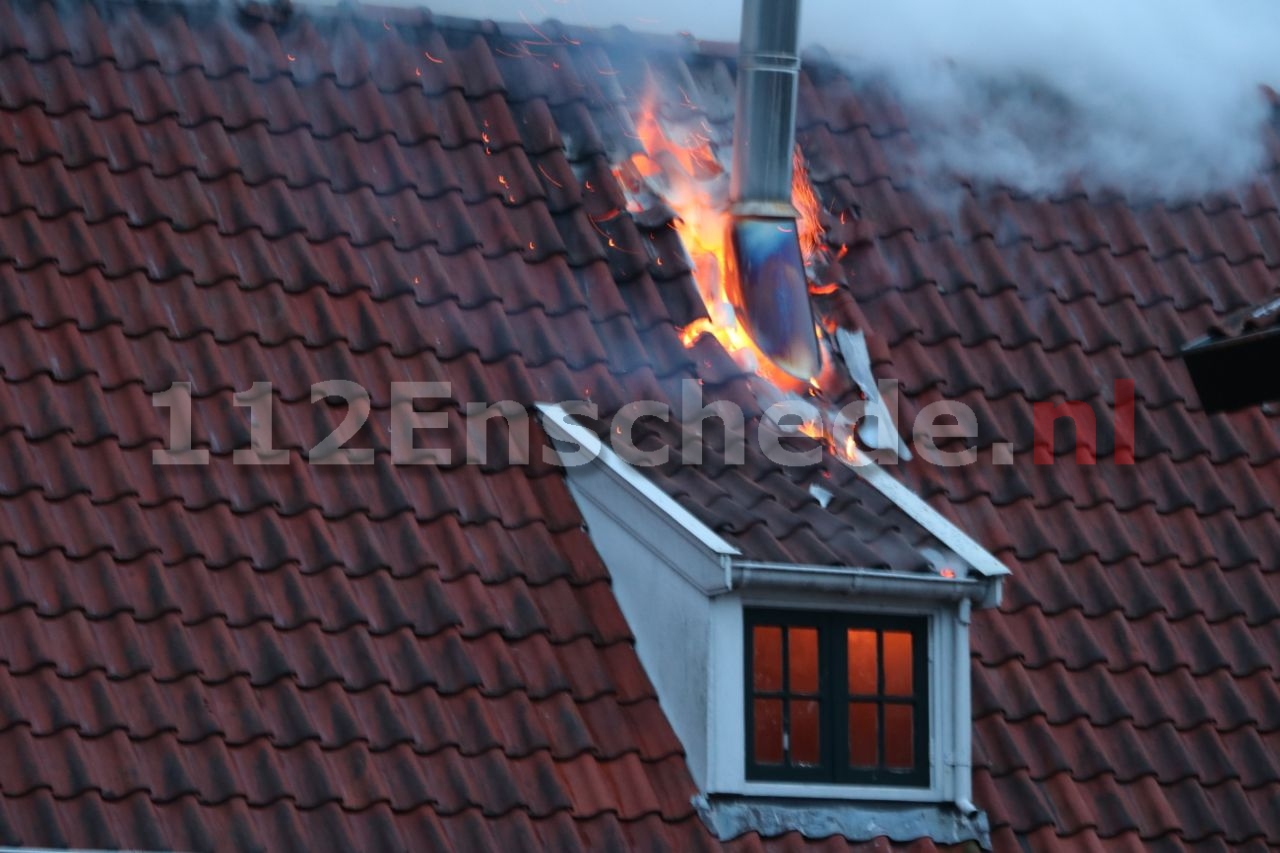 FOTO: Uitslaande woningbrand in Enschede