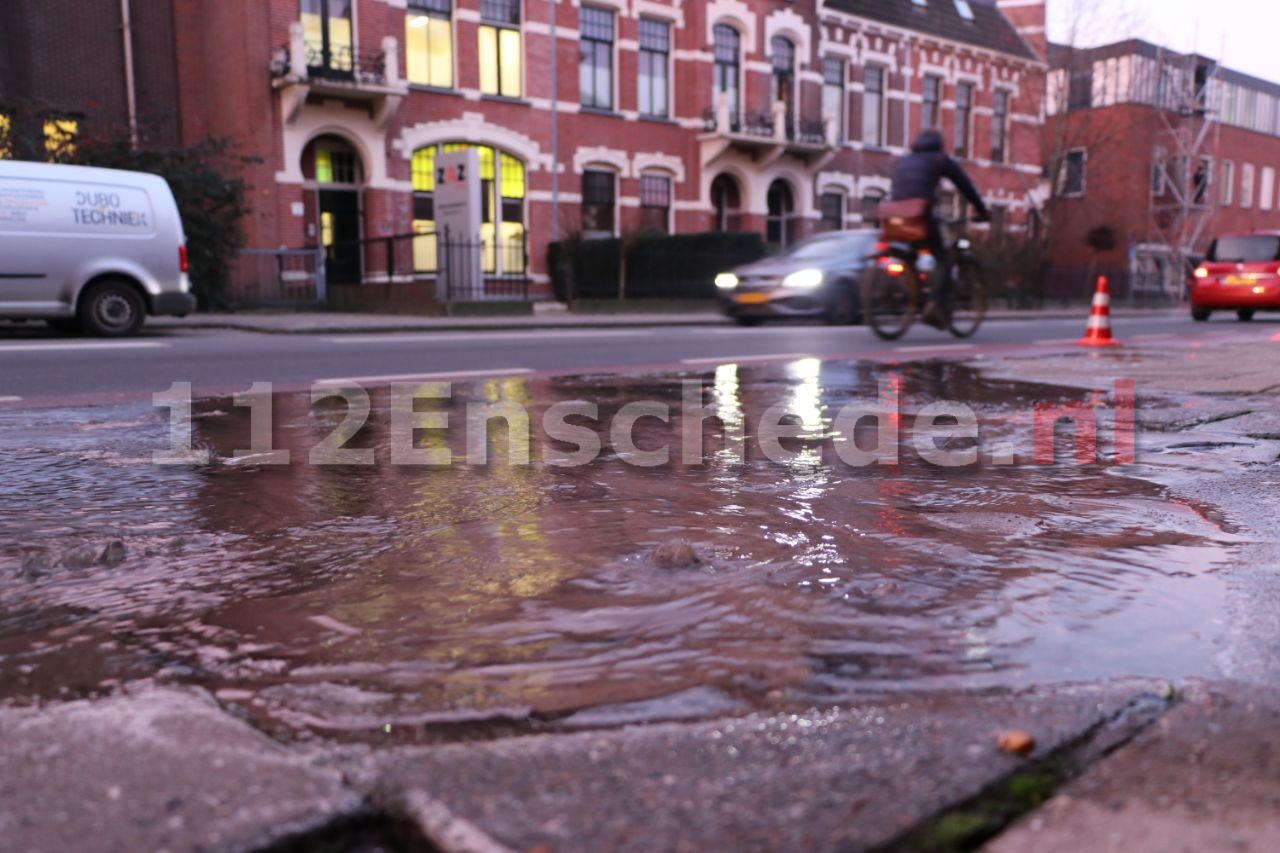 Waterleinding geknapt Molenstraat Enschede
