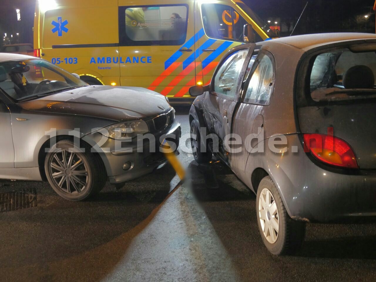 Auto’s botsen op Molenstraat in Enschede