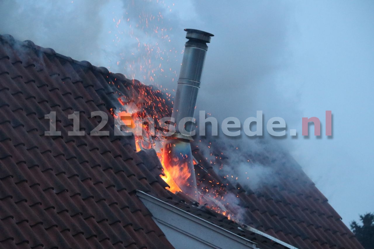 VIDEO: Uitslaande woningbrand in Enschede