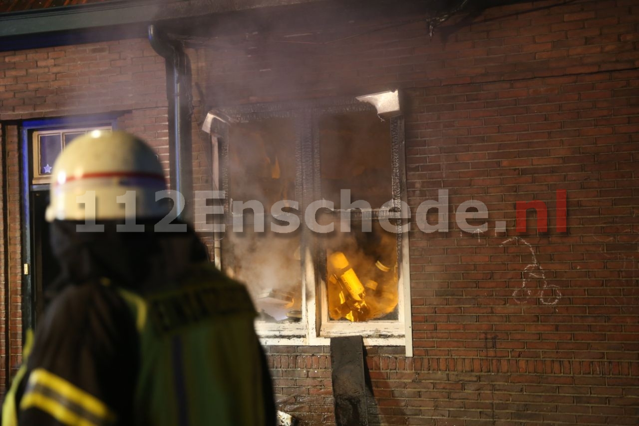 Woning verwoest door uitslaande brand in Gronau, bewoner gewond