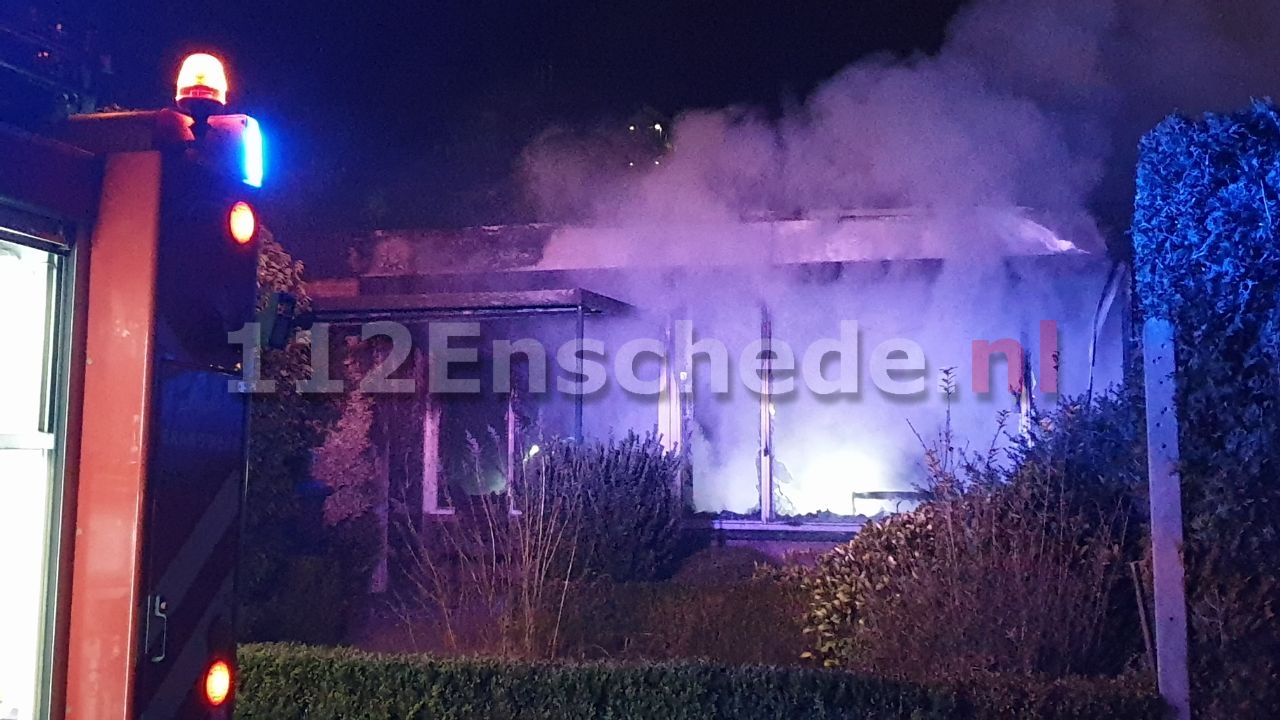 VIDEO: Uitslaande brand Celsiusstraat Enschede verwoest woning