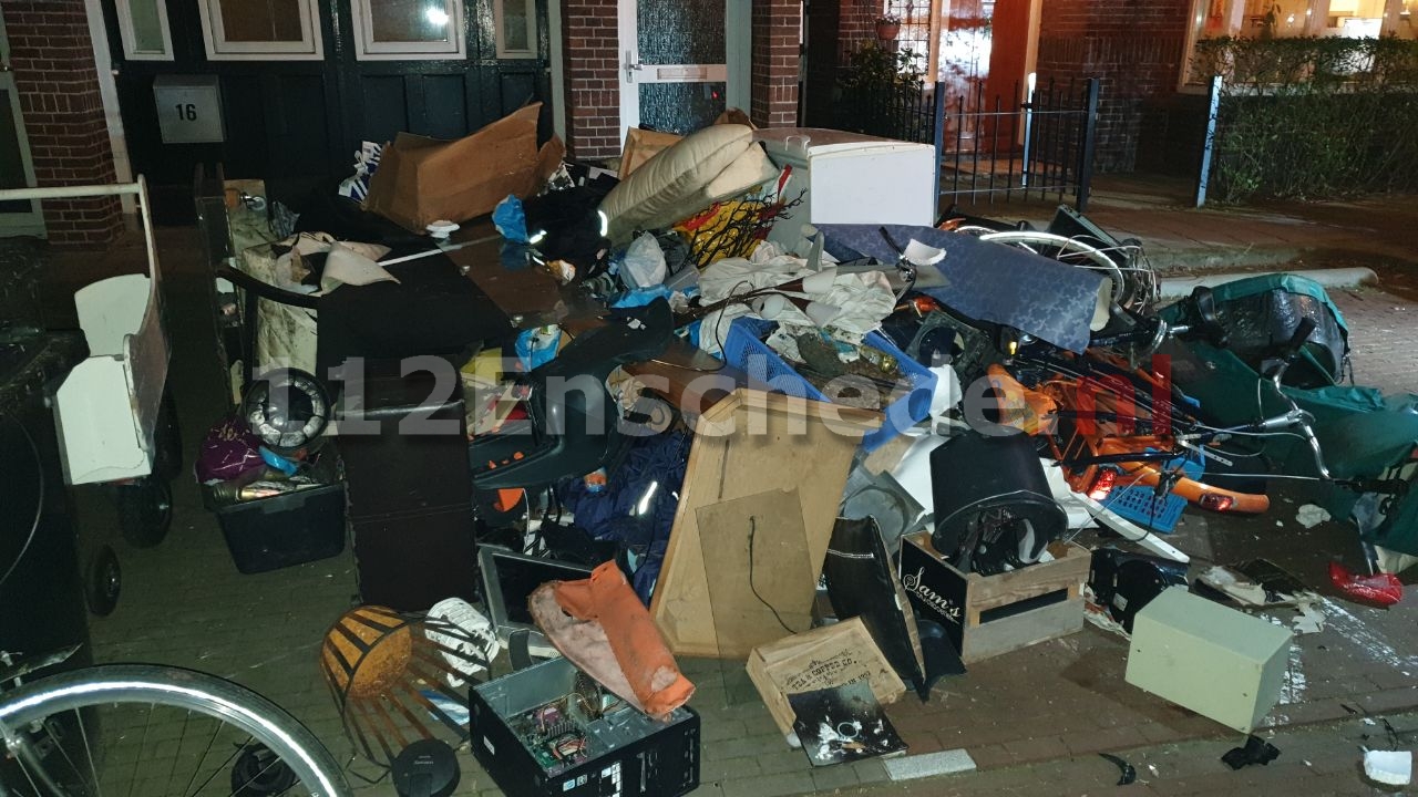 Volledige inboedel gedumpt op straat in Enschede