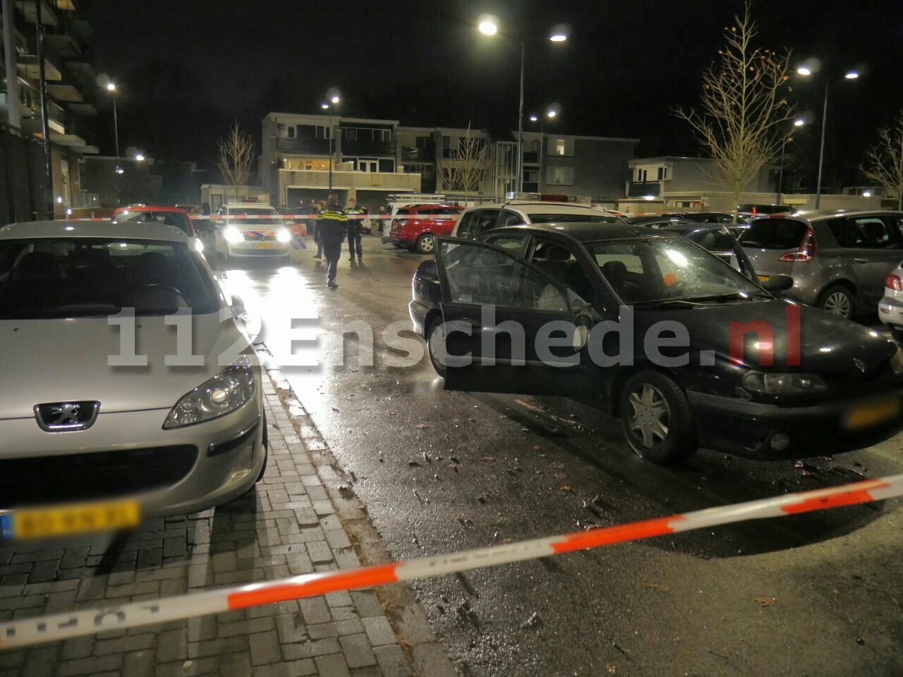 UPDATE: Man ramt meerdere politieauto’s bij achtervolging na beroving in Enschede