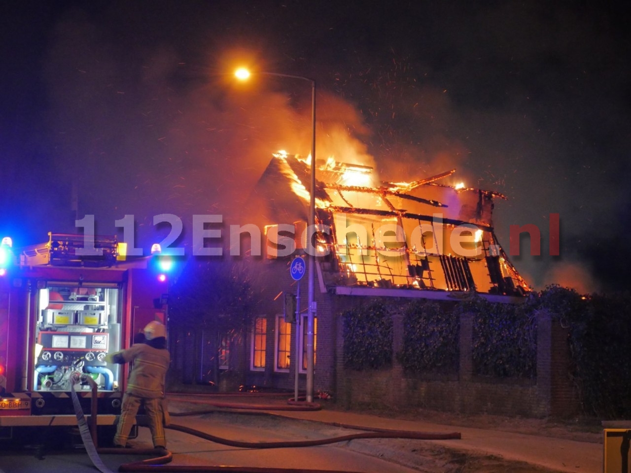 VIDEO: Woning volledig verwoest door brand in Glanerbrug