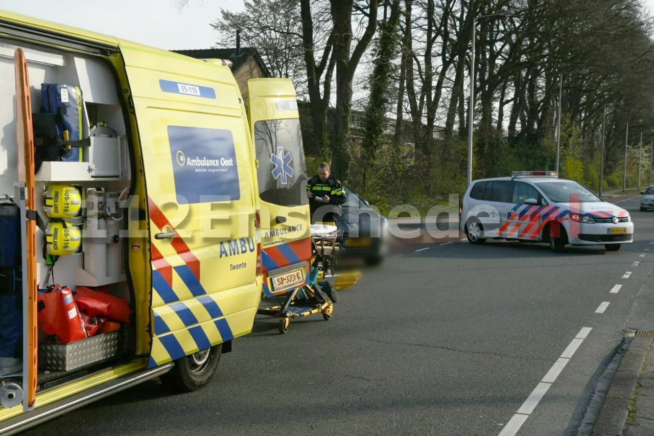 Fietser geschept door auto in Enschede
