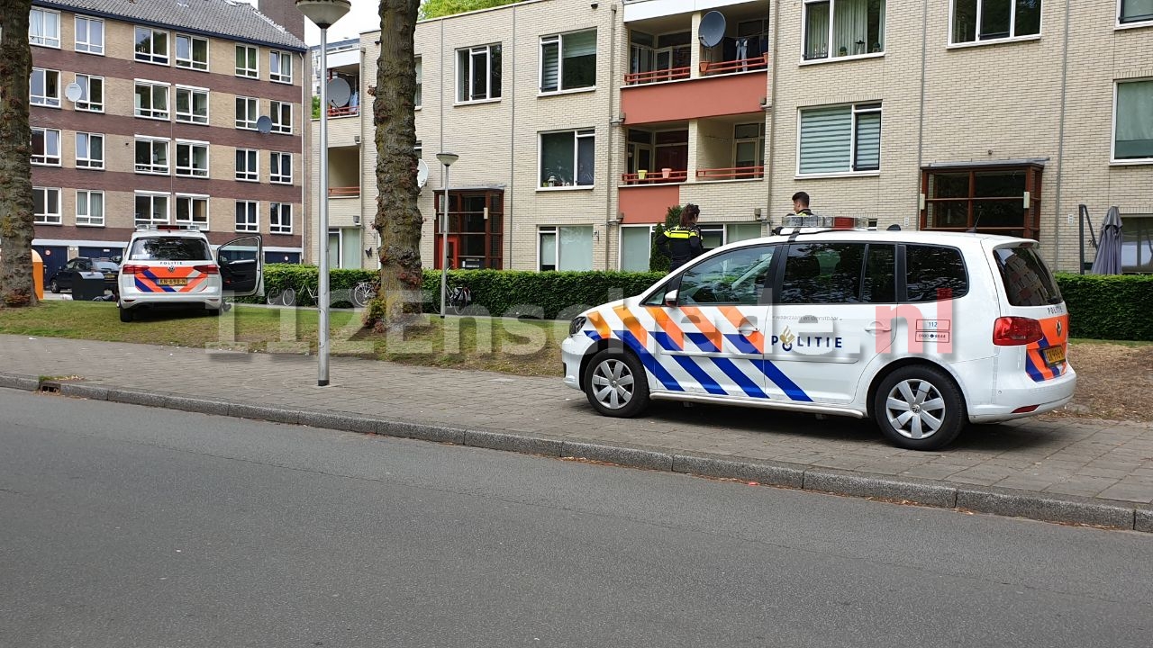 Video: Politie zoekt getuigen van overval op koerier in Enschede