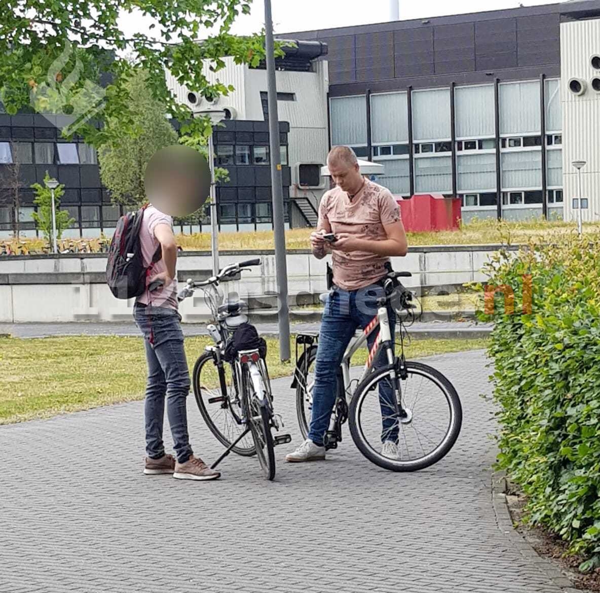 Meerdere bekeuringen in Enschede voor vasthouden telefoon op fiets